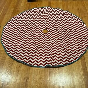 *MAKE OFFER. DONATING JANUARY 1. * Christmas tree skirt
